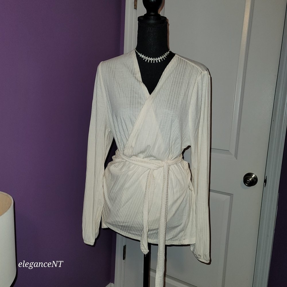 Lane Bryant Cream Wrap Blouse Sz: 14/16 - Picture 2 of 9